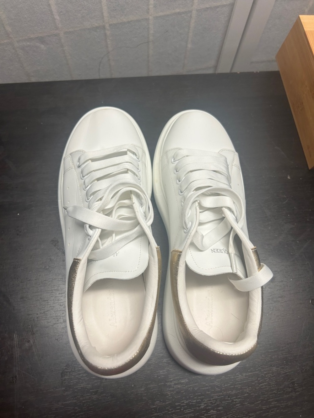 White Men's Low-Top Sneakers with Metallic Heel Accent